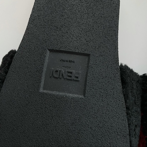 Fendi Black Shearling Vocabulary Pool Slides MENS 7 women 10 spell out logo - Picture 6 of 13
